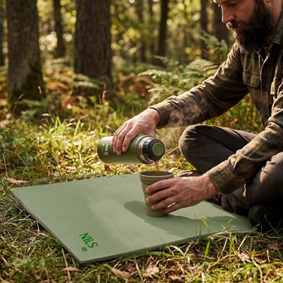 Schaumstoff-Isomatte mit ALU-Folie 190 × 60 × 1,2 cm GRÜN/ALU NILS Camp 15-05-408 3
