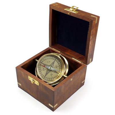 GROSSER MESSING-Kompass in einer Holzkiste