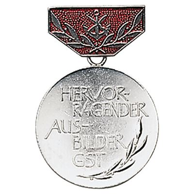 Medaillen mit Auszeichnung für GST 'HERVORRAGENDER AUSBILDER' SILBER