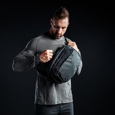 Umhängetasche FADE SLING SCHWARZ