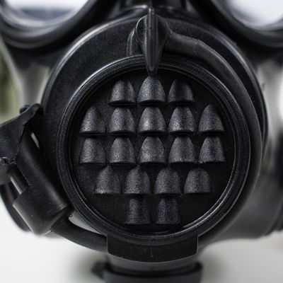 Gasmaske OM-90 + Anzug JP-90 in gebrauchter Hülle  maska-OM90 3