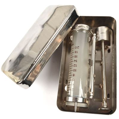 Injektionsspritze 20ml in Metallbox
